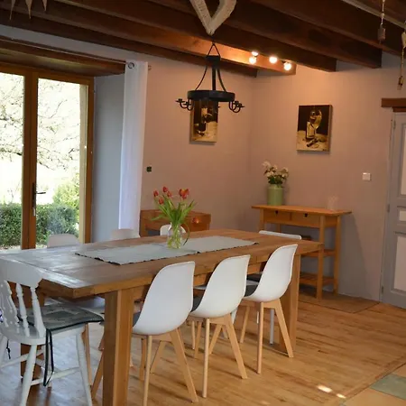 Les Girouteaux بيت للعطل